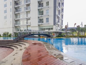 Outdoor pool - Nice & Comfy Studio Apartment Casa De Parco (Pagedangan)