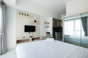 Room | Desk, free WiFi, bed sheets