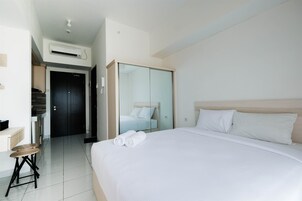 Room | Desk, free WiFi, bed sheets