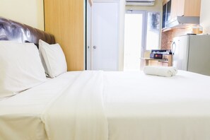 Interior - Minimalist Studio Green Pramuka Apartment (Jakarta)