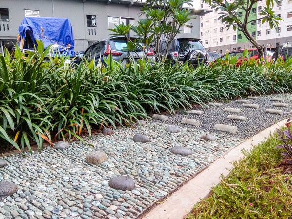 Property grounds - Minimalist Studio Green Pramuka Apartment (Jakarta)