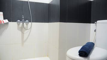 Room | Bathroom | Shower, free toiletries, towels