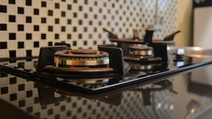 ห้องพัก | ครัวขนาดเล็กส่วนตัว | ตู้เย็น, เตาประกอบอาหาร, กาต้มน้ำไฟฟ้า, เครื่องครัว/จาน/ช้อนส้อม