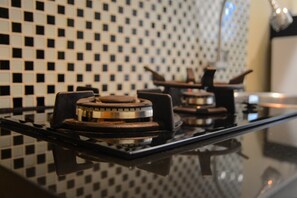 ห้องพัก | ครัวขนาดเล็กส่วนตัว | ตู้เย็น, เตาประกอบอาหาร, กาต้มน้ำไฟฟ้า, เครื่องครัว/จาน/ช้อนส้อม