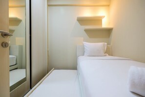 Room | 2 bedrooms, desk, bed sheets - Connect to Pool 2BR Apartment at Bassura City (Jakarta)