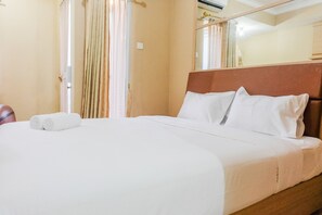 Escritorio, wifi gratis y ropa de cama