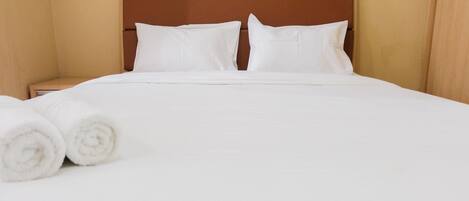 Room | Desk, free WiFi, bed sheets