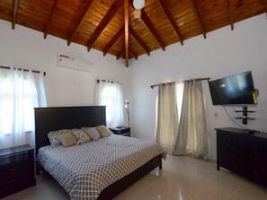 7 bedrooms, in-room safe, iron/ironing board, free WiFi - Super Villa  for Vacation Group (Sosua)