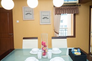 Room | In-room dining