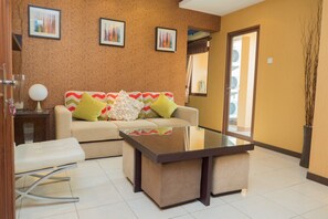 Rom | 3 soverom, skrivebord, wi-fi (inkludert) og sengetøy