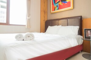 Room | 2 bedrooms, desk, free WiFi, bed sheets - Elegant 2BR Apartment at Grand Setiabudi (Bandung)