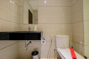 Room | Bathroom - Cozy 1BR Brooklyn Alam Sutera Apartment (South Tangerang)