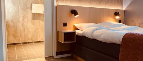 1 bedroom, pillowtop beds, in-room safe, desk
