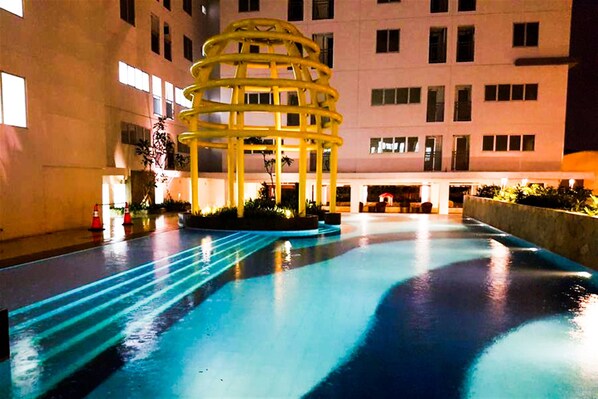 Outdoor pool - Modern and Comfort 2BR Bassura City Apartment (Jakarta)