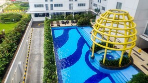 Outdoor pool - Modern and Comfort 2BR Bassura City Apartment (Jakarta)