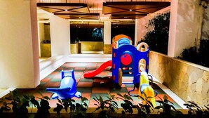Tempat bermain anak - outdoor