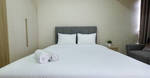 Room | Desk, free WiFi, bed sheets