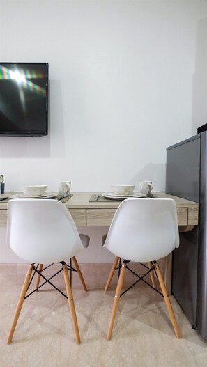 Room | In-room dining