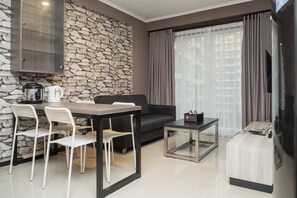 Room | Living area - Convenient 2BR at Gateway Pasteur Apartment (Cimahi)