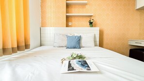 Room | 2 bedrooms, desk, free WiFi, bed sheets - Strategic and Cozy 2BR Bassura City Apartment (Jakarta)