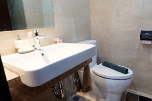 Bathroom - Comfy Studio Menteng Park Apartment (Jakarta)