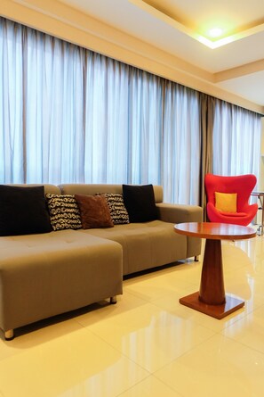 Quarto | Sala de estar | TV