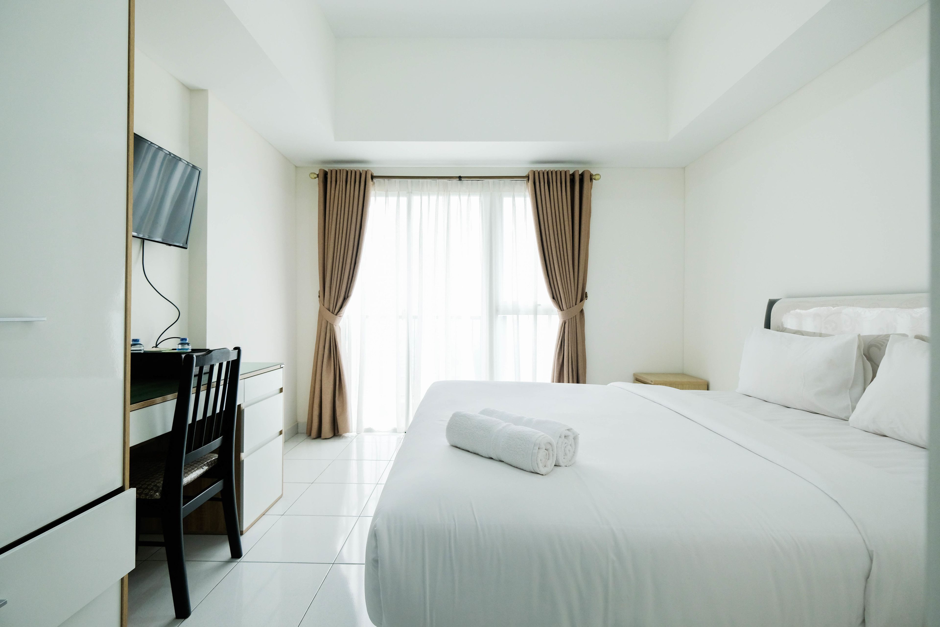 مكتب وواي فاي مجانًا وملاءات أسرّة