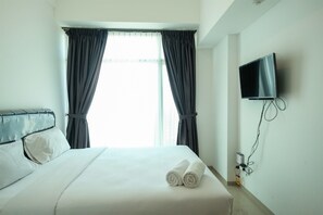 Escritorio, sistema de insonorización, wifi gratis y ropa de cama