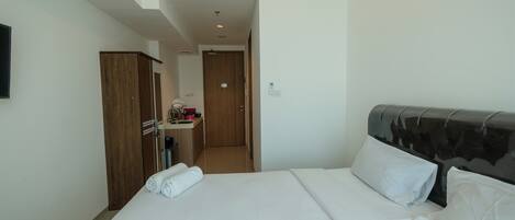 Quarto | Escrivaninha, quartos à prova de som, Wi-Fi de cortesia, roupa de cama