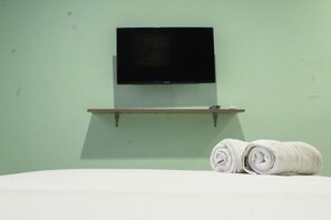 Room | Television - Studio Guesthouse Way Seputih Luxury near Central Park (Jakarta)