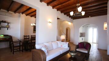 Villa | Living area | Flat-screen TV