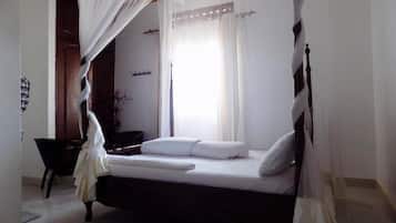 Standard Double Room | Desk, bed sheets