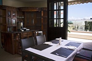 Breakfast, lunch and dinner served - Island Paradise Apartment (Zanzibar Town)