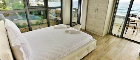 Appartamento, 2 camere da letto, balcone, vista mare | Con stile personalizzato, con arredamento individuale, una scrivania