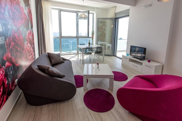 Apartment, 1 Schlafzimmer, Balkon, Meerblick | Wohnbereich