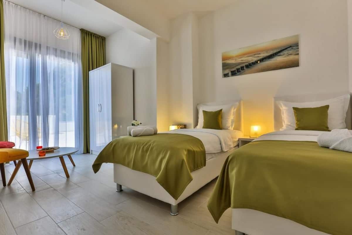 Twin Room, Sea View | Desk, laptop workspace, blackout drapes, soundproofing