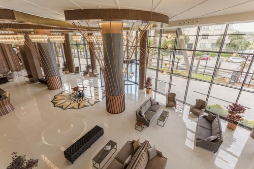 Shimall Deluxe Hotel