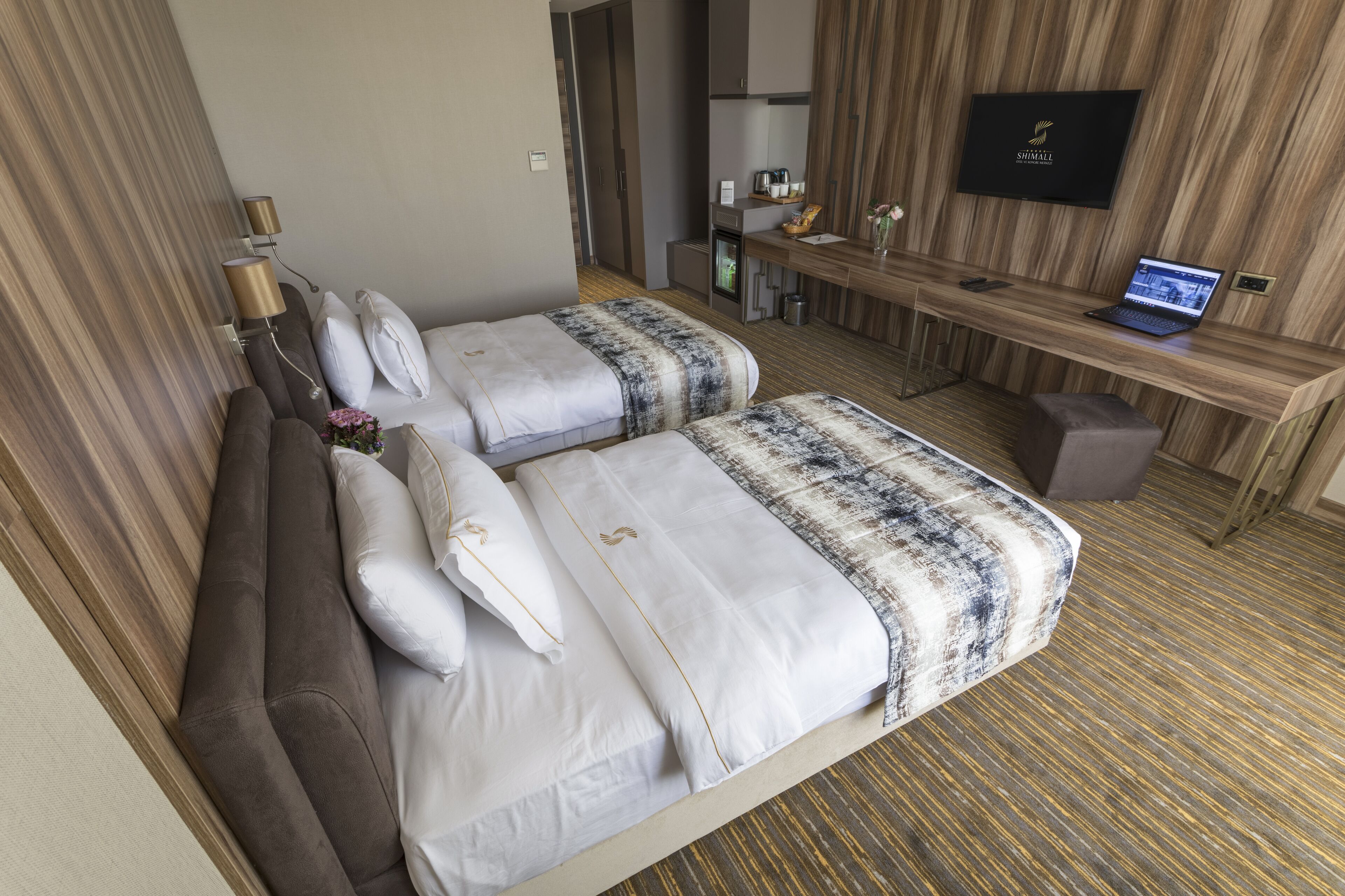 standard twin room, 2 single beds, city view | minibar, in-room safe, laptop workspace, soundproofing