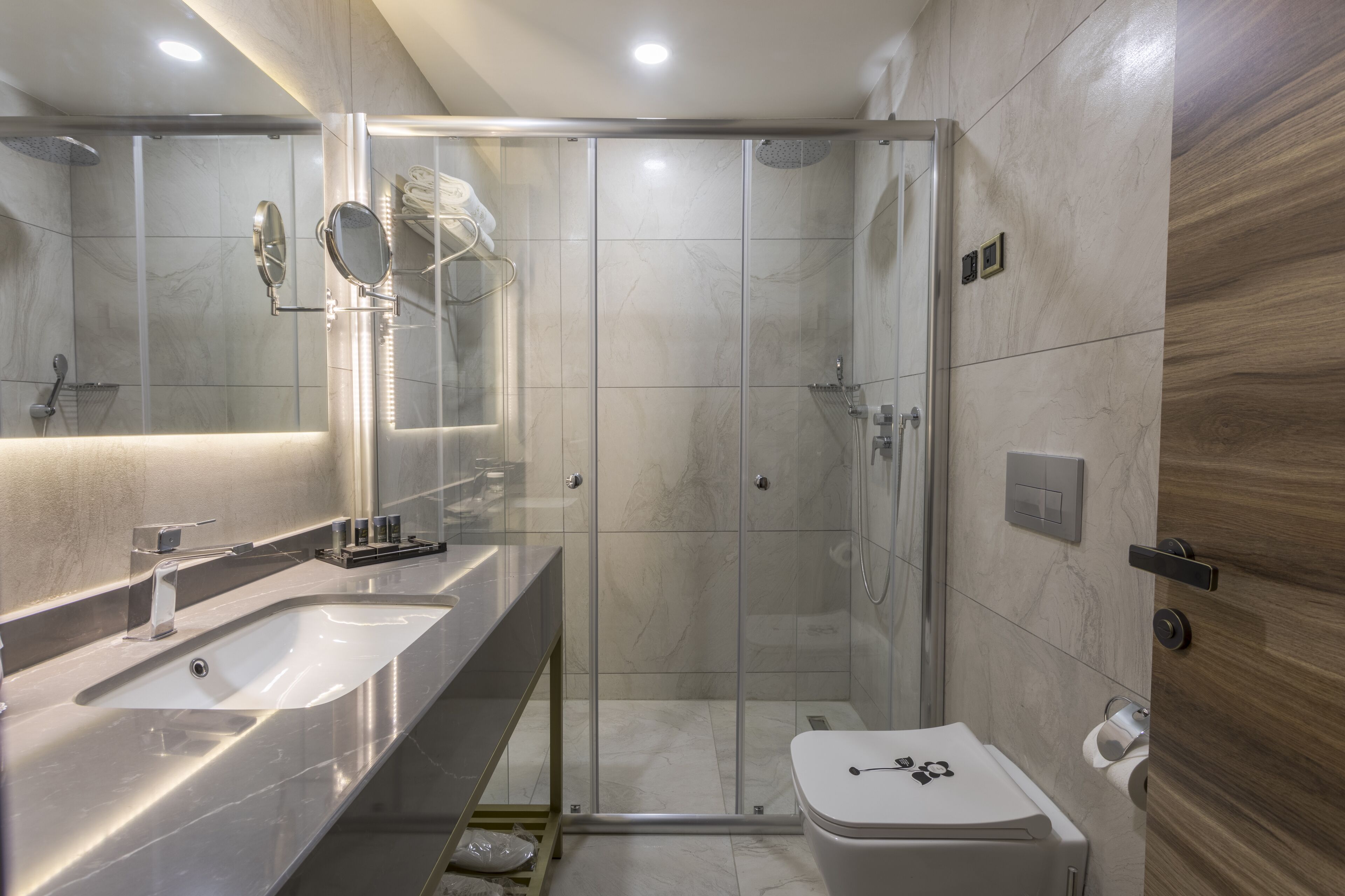 shower, rainfall showerhead, free toiletries, hair dryer