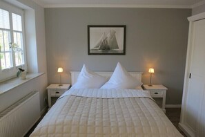 Desk, laptop workspace, free WiFi, bed sheets - Sylt-Cottage (Sylt)