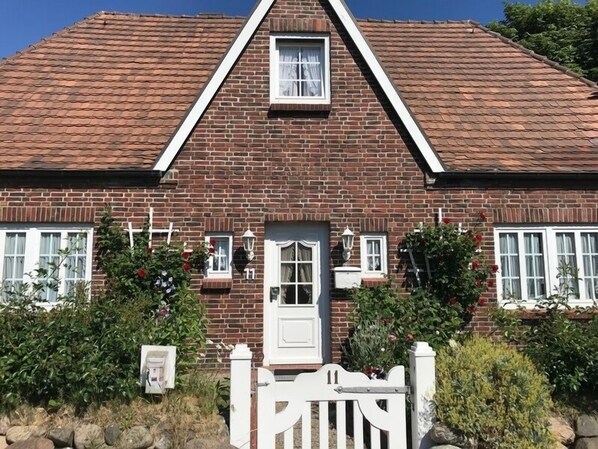 Front of property - Sylt-Cottage (Sylt)