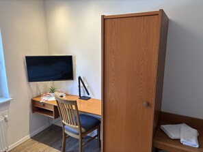 Panoramic Single Room, Private Bathroom | Room amenity - Landgasthof Deinert (Genthin)