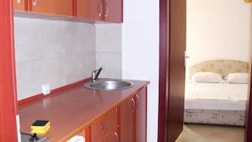 Comfort Studio | Dapur kecil peribadi | Peti sejuk