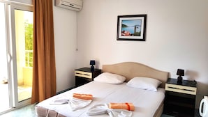 Basic Quadruple Room, Partial Sea View