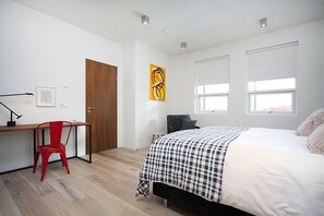 Appartement luxueux, 4 chambres, vue sur la ville | Rideaux d’obscurcissement, fer et planche à repasser