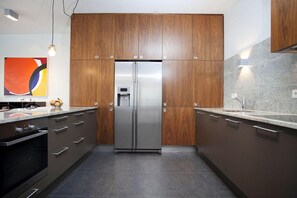 奢華公寓, 4 間臥室, 城市景觀 | 私人廚房 | 電冰箱、微波爐、烤箱、爐台