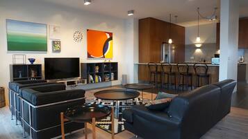 Luxury Apartment, 4 Bedrooms, City View | Living area | Smart TV