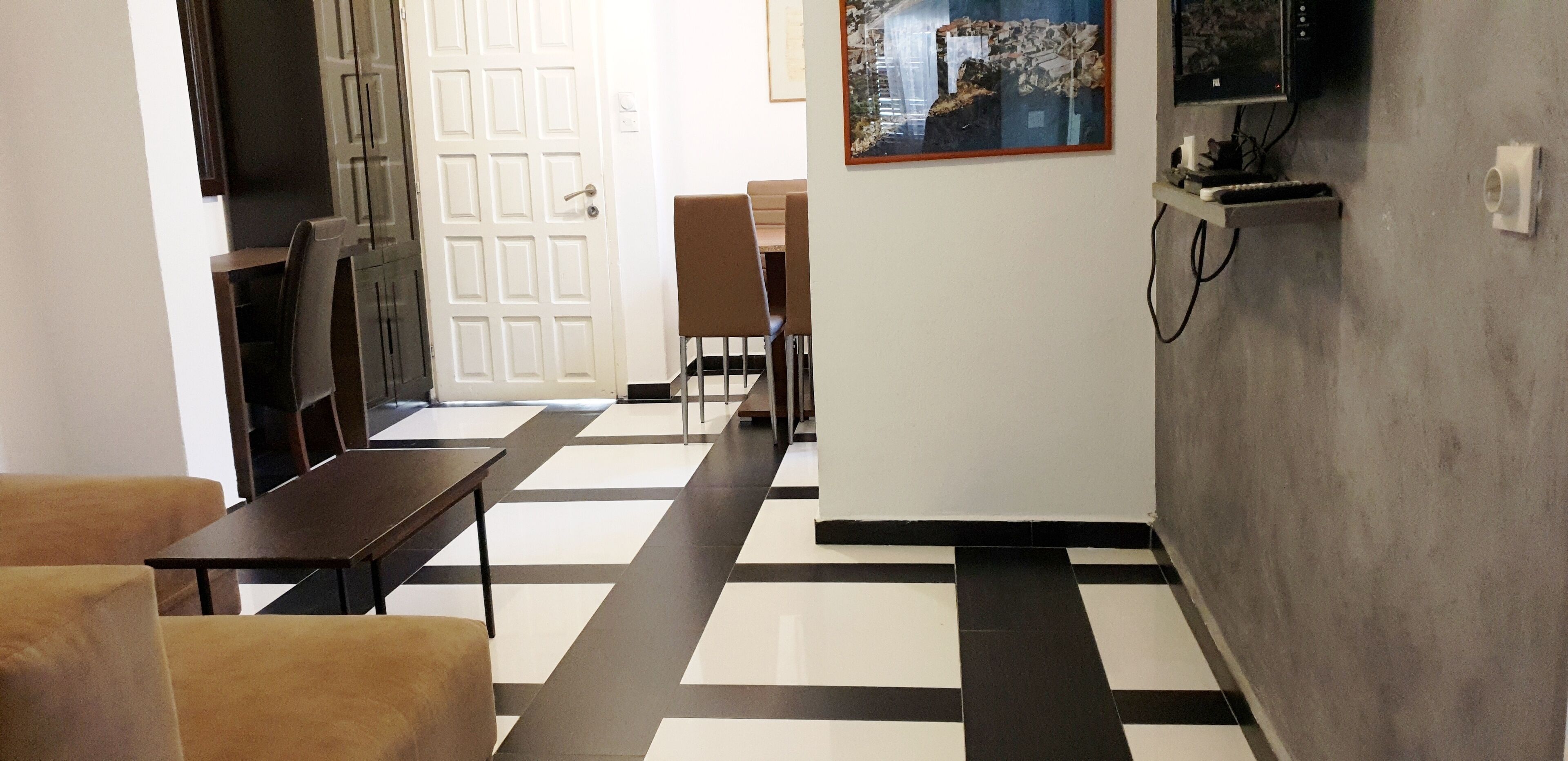 Apartemen Comfort, pemandangan laut | Ruang keluarga | TV