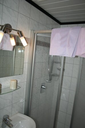 Shower, towels