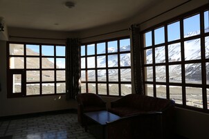 Área de estar no saguão